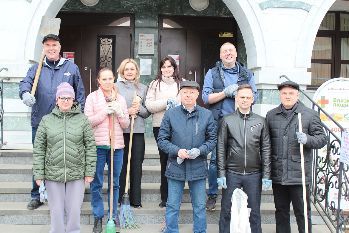 28 марта прошел весенний субботник по благоустройству территории.